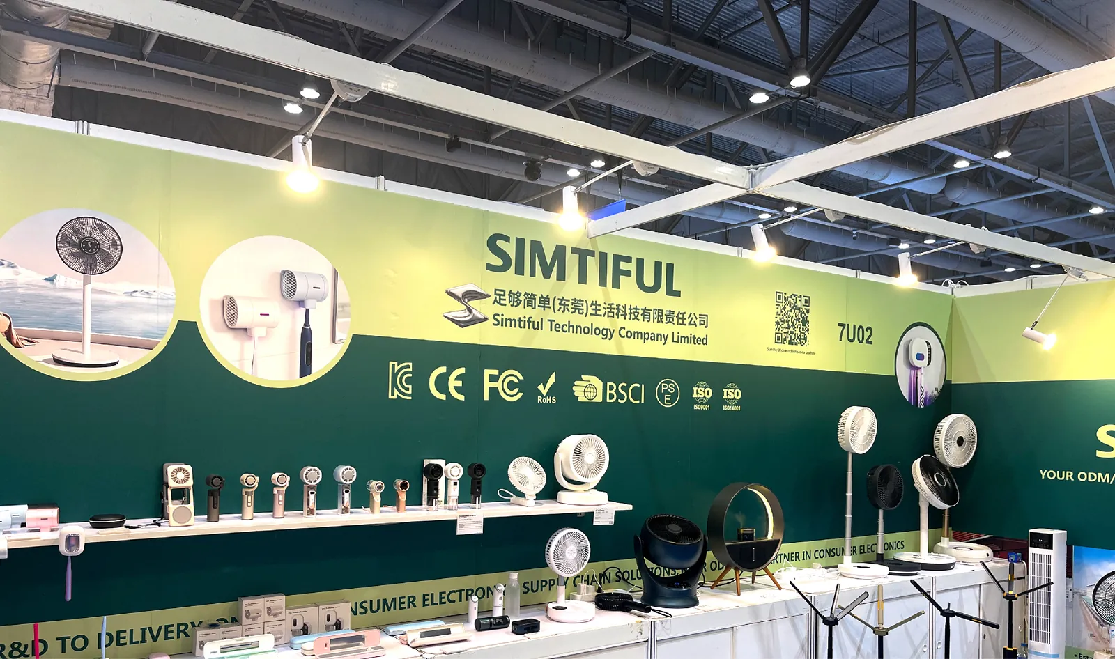 SIMTIFUL green display wall with fan lineup